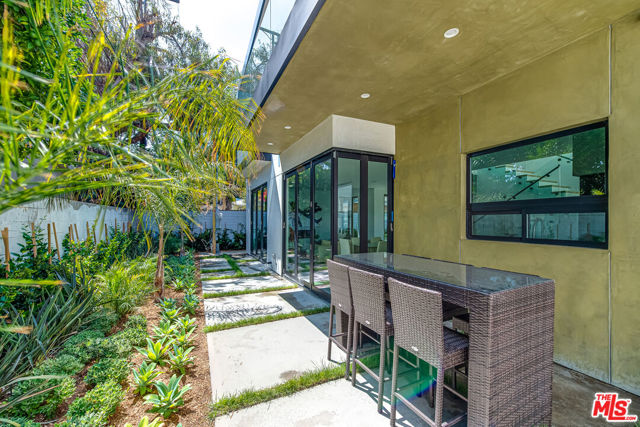 370 N San Vicente Boulevard, West Hollywood CA: https://media.crmls.org/mediaz/73e29467-81f6-42b6-9bdc-45350e7696dd.jpg