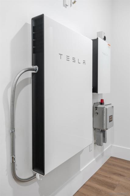 466 Westbourne St, La Jolla CA: https://media.crmls.org/mediaz/73e3e5ee-6951-48b7-8c65-661650bdd297.jpg