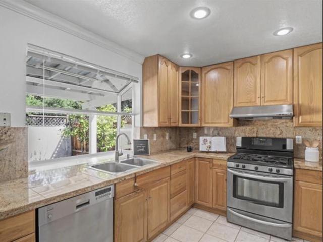 4950 Scarlett Way, San Jose CA: https://media.crmls.org/mediaz/73e43511-44d9-4896-a0cd-3f3ecca1baf7.jpg