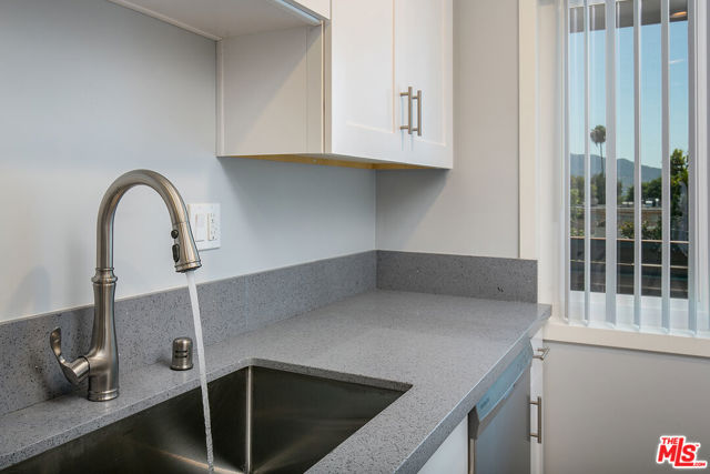 1136 SPAZIER Avenue, Glendale CA: https://media.crmls.org/mediaz/73e43c04-2c12-4c54-8da7-dc6a67b33c5d.jpg