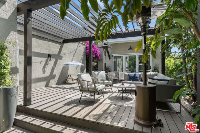 4148 S Chase Avenue, Los Angeles CA: https://media.crmls.org/mediaz/73e47723-a96c-4b75-8f5e-135d1c822f68.jpg