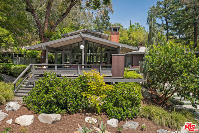 1030 Canon Drive, San Marino CA: https://media.crmls.org/mediaz/73e47728-bd01-44d5-b689-aa4318dfbed3.jpg