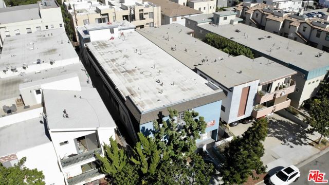 1311 Euclid Street Santa Monica, California 1311 Euclid Street is part of "The Queens Necklace Portfolio," a 3-building, class-A asset group of apartment buildings located in Malibu and Santa Monica. 1311 Euclid Street offers a new investor a clean, 11-unit apartment building in a prime location of Santa Monica, just south of Wilshire. These 11 units boast an incredible unit mix of 3-bedrooms, mostly 2-bedrooms, and 1-bedroom units. The units have been remodeled to the nines with modern flooring and fixtures, waterfall quartz counter tops, and beautiful accent wall designs and kitchen lighting. The building has gated and secured entry and parking. It's fully occupied, so no showings without an accepted offer. Please do not disturb the tenants.