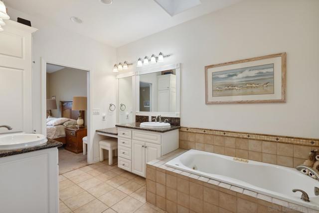 2725 Morning Glory Ln, Carlsbad CA: https://media.crmls.org/mediaz/73e52d4d-d6ec-4d4b-9209-c55566ff6427.jpg