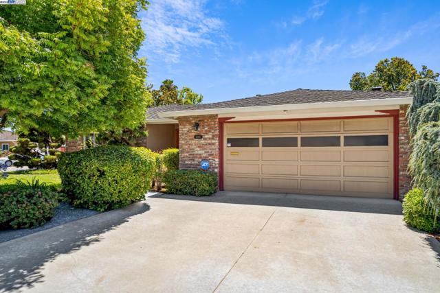 2082 Boxwood Way, Fremont CA: https://media.crmls.org/mediaz/73e5382d-bc11-4be0-ac91-54a77af8cbf9.jpg