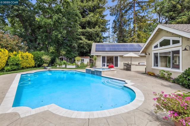 1450 Finley Ln, Alamo CA: https://media.crmls.org/mediaz/73e5bea0-5ded-48cf-b14d-84a53eea3c98.jpg