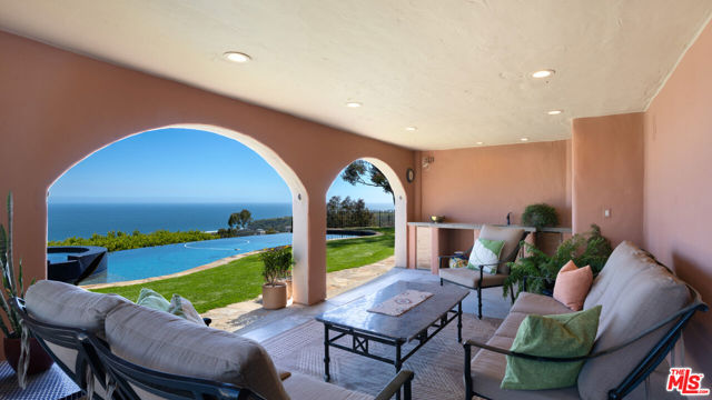 23806 Malibu Crest Drive, Malibu CA: https://media.crmls.org/mediaz/73e6088d-b404-4095-88f1-d801cdb11e0a.jpg