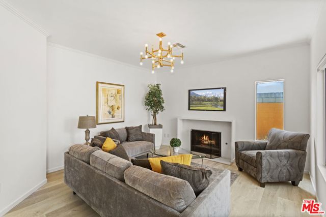 7725 Victoria Avenue, Inglewood CA: https://media.crmls.org/mediaz/73e65514-f5a3-493f-86dd-66b5619ae018.jpg