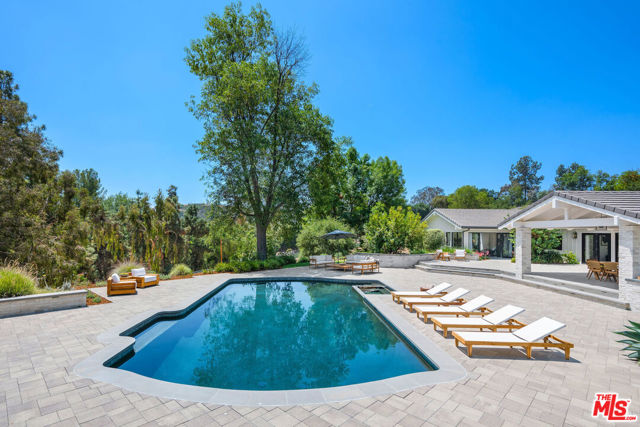 24884 Jim Bridger Road, Hidden Hills CA: https://media.crmls.org/mediaz/73e6d9f7-5171-439b-b78e-a7ea43319625.jpg