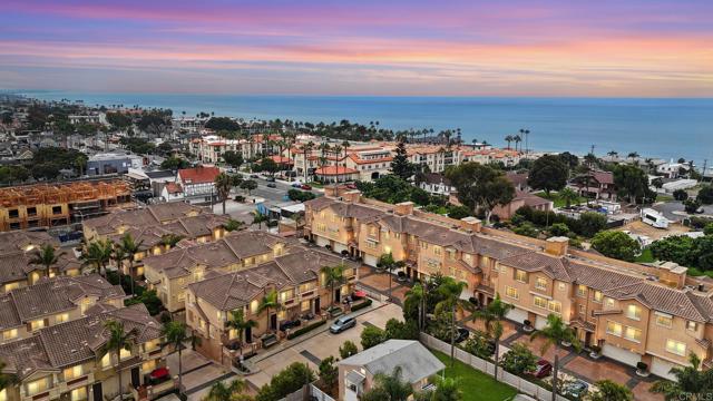 Detail Gallery Image 2 of 34 For 2744 Carlsbad Bld, Carlsbad,  CA 92008 - 3 Beds | 2/1 Baths