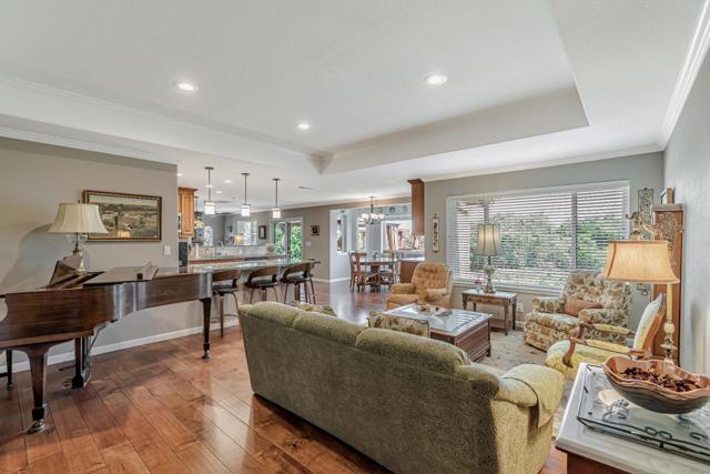 19225 Reavis Way, Salinas CA: https://media.crmls.org/mediaz/73e781f9-e0b8-48f1-82ee-bd87c68c4ad4.jpg