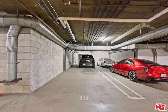 17130 Burbank Boulevard, Encino CA: https://media.crmls.org/mediaz/73e7a65e-808b-45e6-96a1-7cd36497e583.jpg