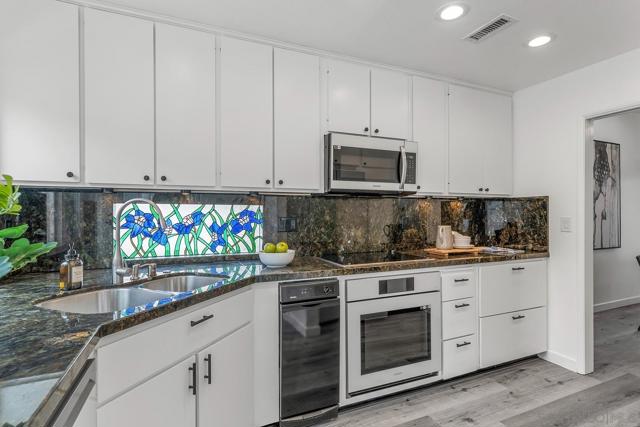 100 Tunapuna Lane, Coronado CA: https://media.crmls.org/mediaz/73e7e9de-150e-4993-8f8f-9c9c3d93279c.jpg