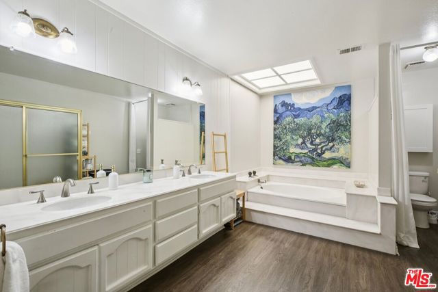 5946 E Calle Principia, Anaheim CA: https://media.crmls.org/mediaz/73e83763-a474-4fe1-94b4-9d64b2a0e97a.jpg