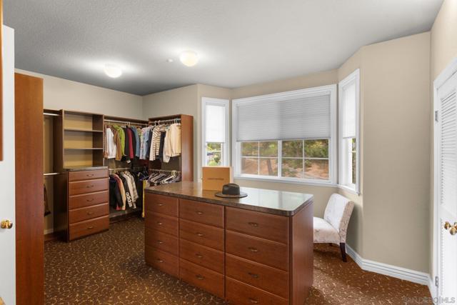 521 Latigo Row, Encinitas CA: https://media.crmls.org/mediaz/73e89b32-ca66-41a5-b585-5ac331638ac9.jpg