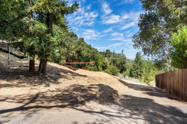 42 Santa Maria Avenue, Portola Valley CA: https://media.crmls.org/mediaz/73e9283d-0130-465f-94dd-bbe830fb1c75.jpg