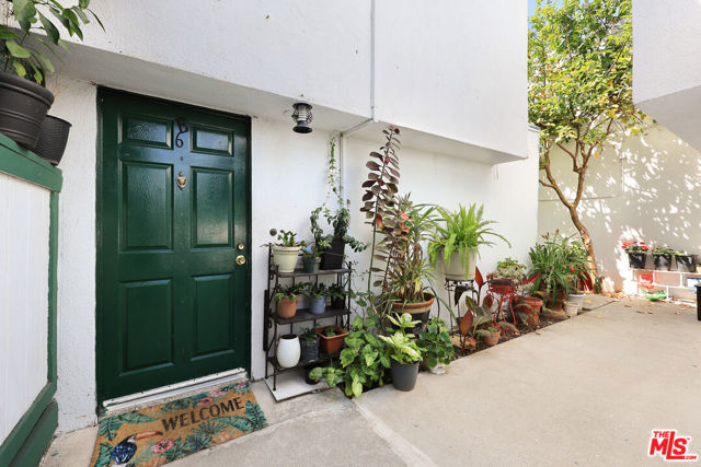 500 S 6th Street, Montebello CA: https://media.crmls.org/mediaz/73ea33af-a4d4-42bb-8dc6-cec35f8f59db.jpg