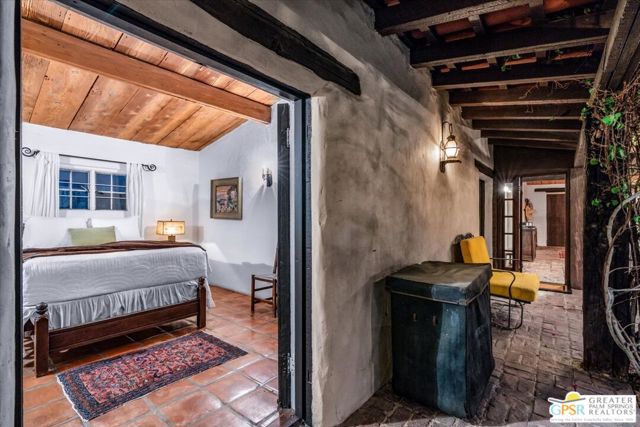1011 E El Alameda, Palm Springs CA: https://media.crmls.org/mediaz/73ea4eca-a319-4e0e-be5c-12d425fbf1df.jpg