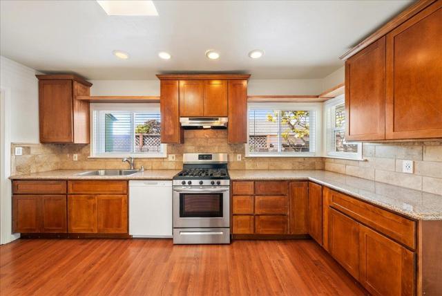 1284 Wanda Avenue, Seaside CA: https://media.crmls.org/mediaz/73eac12d-54d3-4067-af78-3aedbf8b9876.jpg