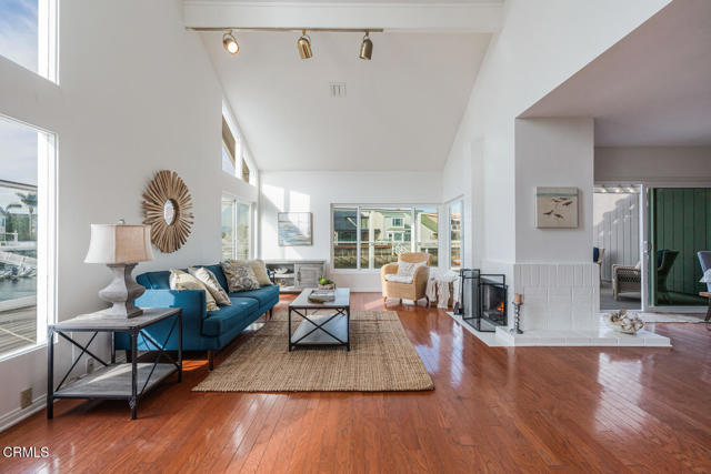 Detail Gallery Image 10 of 50 For 2221 Kingsbridge Ln, Oxnard,  CA 93035 - 3 Beds | 3 Baths