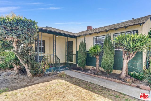 1616 W 108th Street, Los Angeles CA: https://media.crmls.org/mediaz/73eb2977-022f-4d29-8189-99e8f0952b2d.jpg