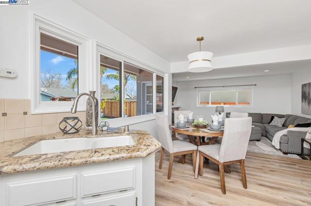 6767 Taffy Ct, Pleasanton CA: https://media.crmls.org/mediaz/73eb35d6-68eb-441f-90d7-990691a25d74.jpg