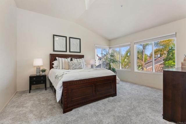 2490 Bear Rock Gln, Escondido CA: https://media.crmls.org/mediaz/73eb46a7-7e77-463e-bf4d-1e5cc30a4872.jpg