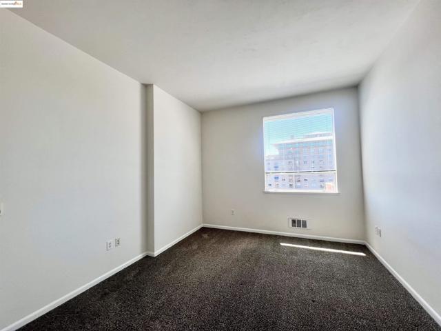5855 Horton St, Emeryville CA: https://media.crmls.org/mediaz/73eb4f64-0720-44de-ba21-b7bf2730aaf5.jpg