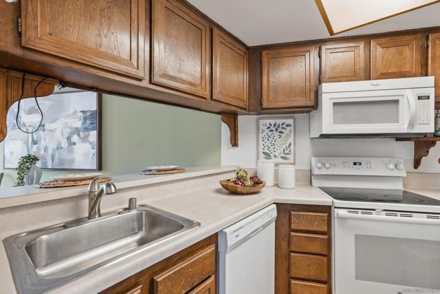190 Del Mar Shores Ter, Solana Beach, California 92075, 2 Bedrooms Bedrooms, ,2 BathroomsBathrooms,Condominium,For Sale,Del Mar Shores Ter,250035827SD
