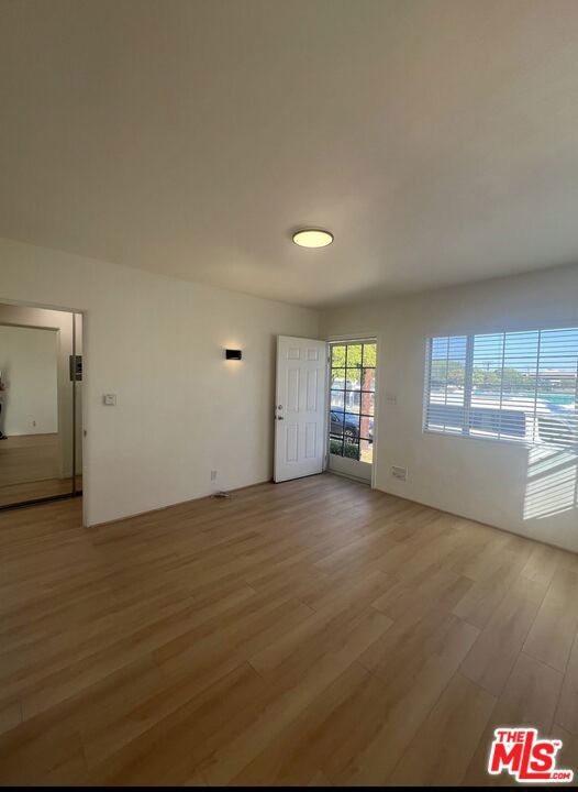 2415 Arizona Avenue, Santa Monica CA: https://media.crmls.org/mediaz/73ebdc5b-d956-42a9-b2c0-c2bfdd7b8be8.jpg