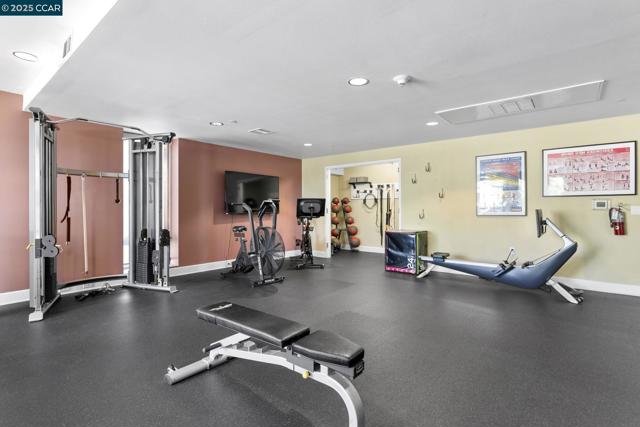 555 Ygnacio Valley Rd, Walnut Creek CA: https://media.crmls.org/mediaz/73ebf681-ab53-4871-97ef-efe365136642.jpg