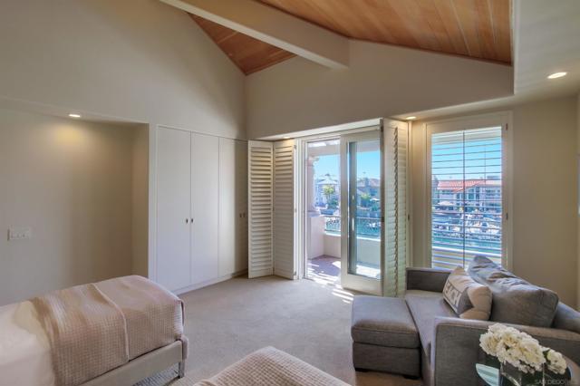 8 Buccaneer Way, Coronado CA: https://media.crmls.org/mediaz/73ebf7ad-3ba0-403b-a6c8-10f8e8906642.jpg
