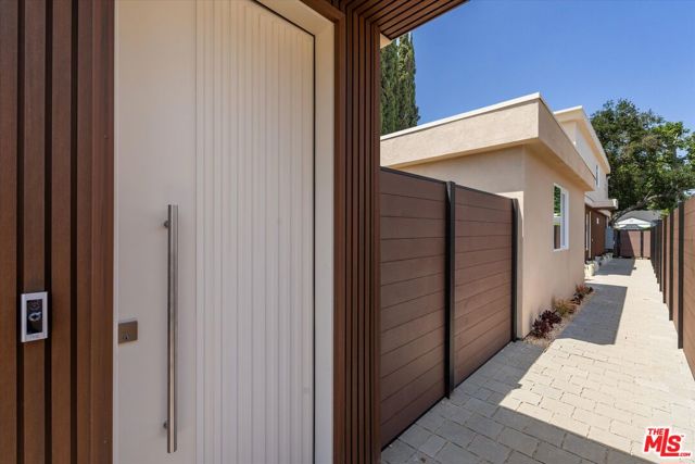 5912 Mammoth Avenue, Sherman Oaks CA: https://media.crmls.org/mediaz/73ec74c3-aef0-46a7-bbd5-1b771ca1530a.jpg