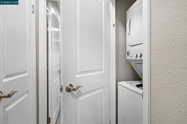 273 S Overlook Dr, San Ramon CA: https://media.crmls.org/mediaz/73ed0bc7-8e3f-4dc7-9903-3c87ef409d3e.jpg
