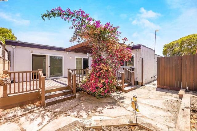 Image 22 of 31 For 37690 Los Arboles Dr