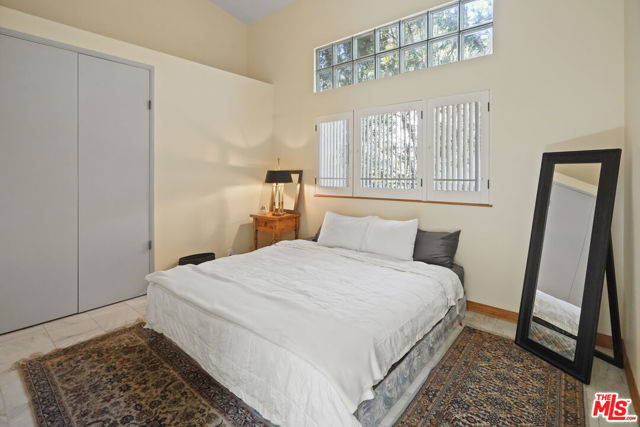 28828 Selfridge Dr, Malibu CA: https://media.crmls.org/mediaz/73eea35d-6977-48cd-b5df-a60a7557fec8.jpg