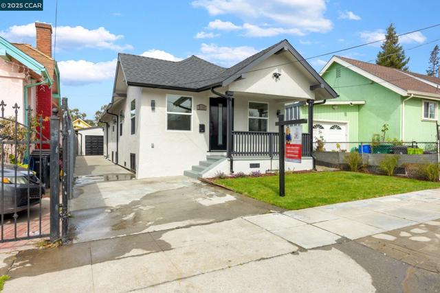 2133 39Th Ave, Oakland CA: https://media.crmls.org/mediaz/73eef8fd-eb99-437c-9a3e-a3aed0567552.jpg