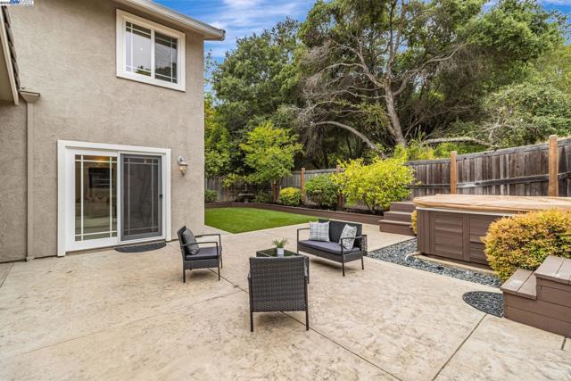 19052 Mount Lassen Drive, Castro Valley CA: https://media.crmls.org/mediaz/73ef38bc-4246-4126-af24-87ebd11692d8.jpg