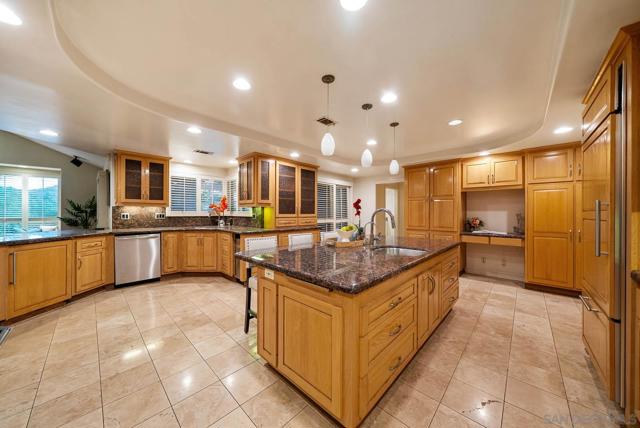 7102 Via Mariposa Norte, Bonsall CA: https://media.crmls.org/mediaz/73ef5f75-78ac-417c-abec-09e17e7d4139.jpg