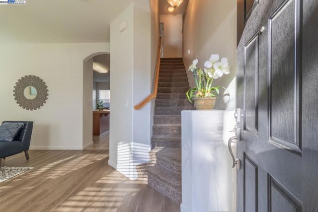 1526 Cat Tail Dr, Stockton CA: https://media.crmls.org/mediaz/73ef90db-f2e7-492a-93b3-1e4d1975931f.jpg