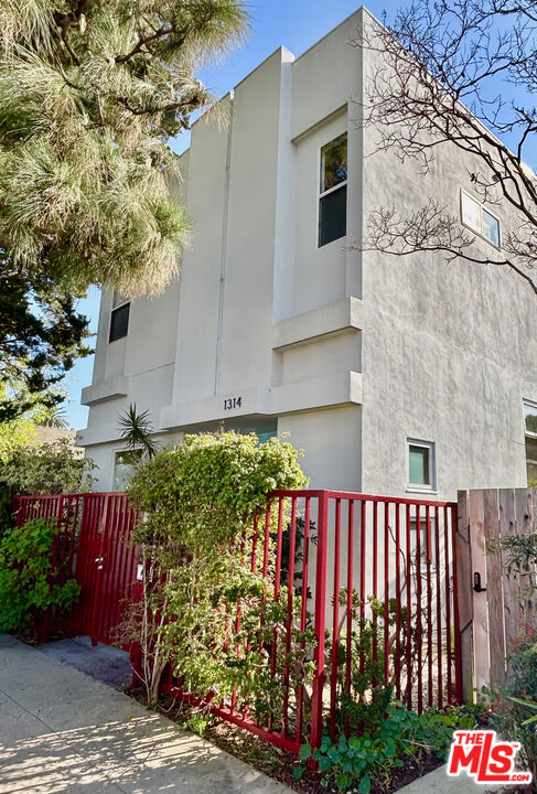 1314 Cabrillo Avenue