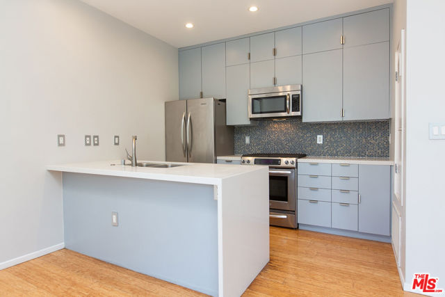 3907 De Longpre Avenue, Los Angeles CA: https://media.crmls.org/mediaz/73f021c0-752f-4c08-ab5d-1cdb20db09fe.jpg