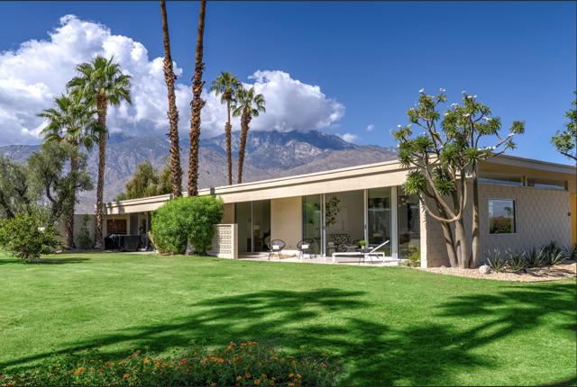 139 Desert Lakes Drive, Palm Springs CA: https://media.crmls.org/mediaz/73f07bbc-6618-4ac9-8ae8-5061b83c96ea.jpg