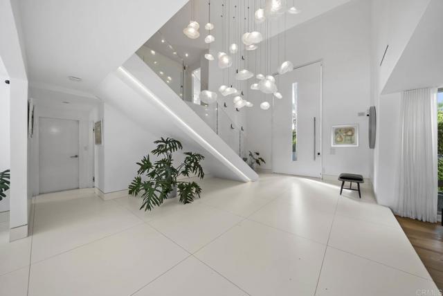 7713 Esterel Dr, La Jolla CA: https://media.crmls.org/mediaz/73f10ece-0871-4d4c-a0a4-26e953245d49.jpg