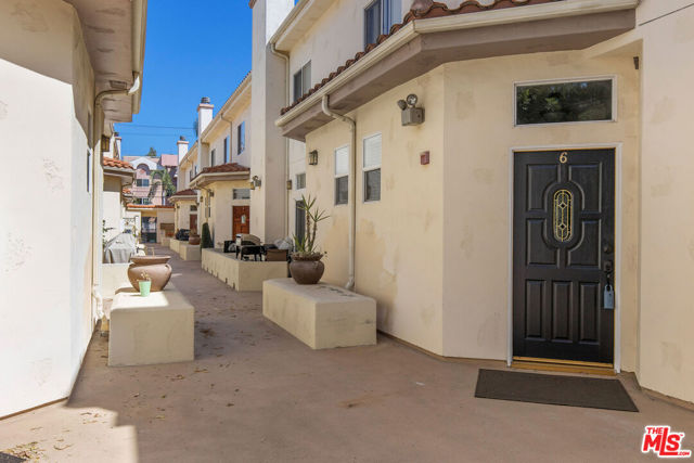 13912 Oxnard Street, 6 photo 4