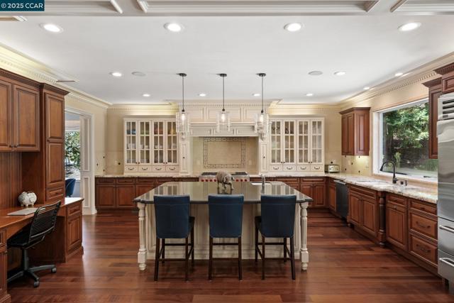 2540 Caballo Ranchero Dr, Diablo CA: https://media.crmls.org/mediaz/73f1b9a5-bfc6-4dd1-a0a4-a43a8fdecbb1.jpg