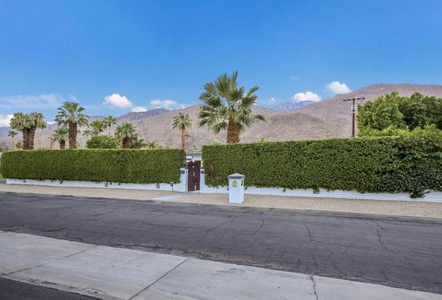 1529 S Calle Palo Fierro, Palm Springs CA: https://media.crmls.org/mediaz/73f1da1d-0e6b-40eb-bd9e-3062ef43cf91.jpg