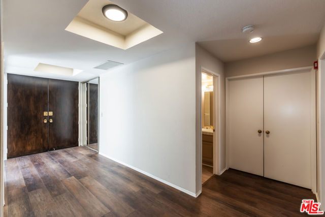 4641 Fulton Avenue, Sherman Oaks CA: https://media.crmls.org/mediaz/73f1fcc1-eea3-480f-9b32-95c2b19113af.jpg