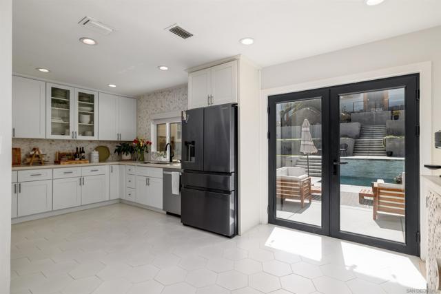 3859 Mount Rubidoux Drive, Riverside CA: https://media.crmls.org/mediaz/73f22fd2-d4d7-4361-8919-f1ce83ec724c.jpg