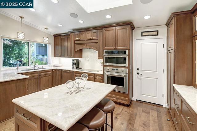 633 Terra California Dr, Walnut Creek CA: https://media.crmls.org/mediaz/73f24eb8-98e7-4e23-8216-e9e5a0001736.jpg